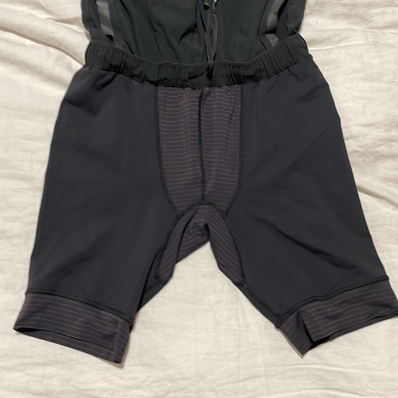 Lululemon Surge Shorts w/ luxtreme 6 inch Liner Size medium - Picture 4 of 5